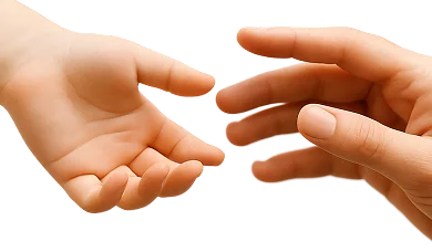 Dłoń dorosłego i dziecka symbolizująca wsparcie Fundacji Forward